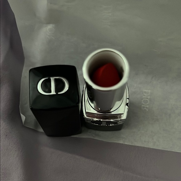 Dior red lipstick 999 Matte - Picture 5 of 7
